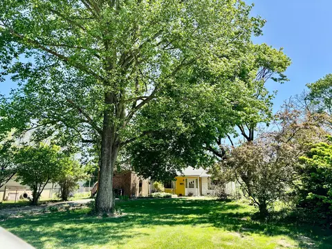 450 Maple Dr, Columbus, OH 43228