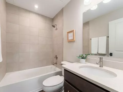 Bath - 3640 Switchgrass Ct, Hilliard, OH 43026 photo 3 of 8