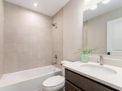 Bath - 3640 Switchgrass Ct, Hilliard, OH 43026 photo 4 of 8
