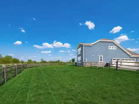 Exterior - 3640 Switchgrass Ct, Hilliard, OH 43026 photo 4 of 5