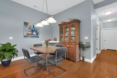 Dining - 6035 Eiger Dr, Columbus, OH 43213 photo 1 of 3