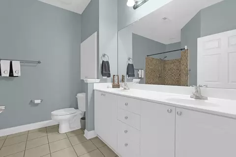 Bath - 6035 Eiger Dr, Columbus, OH 43213 photo 3 of 5