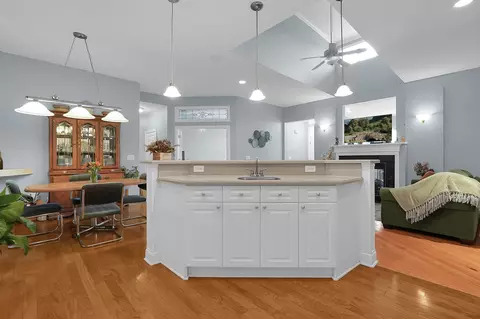 Kitchen - 6035 Eiger Dr, Columbus, OH 43213 photo 2 of 4