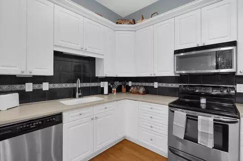 Kitchen - 6035 Eiger Dr, Columbus, OH 43213 photo 4 of 4