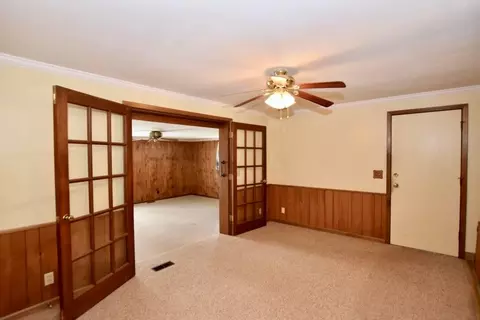 Living - 238 Edgefield Blvd, Marion, OH 43302 photo 3 of 4