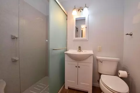 Bath - 238 Edgefield Blvd, Marion, OH 43302 photo 1 of 2