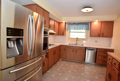 Kitchen - 238 Edgefield Blvd, Marion, OH 43302 photo 1 of 2