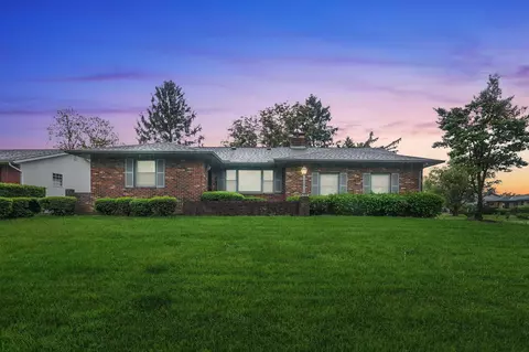 3970 Far Hills Dr, Columbus, OH 43224