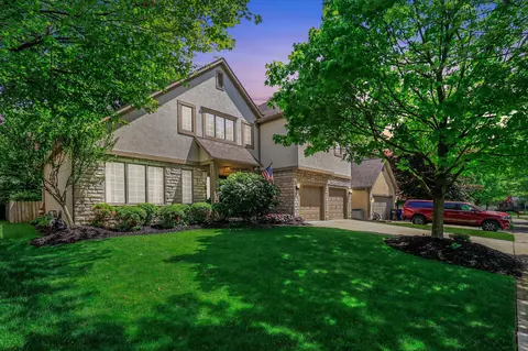 460 Maplebrooke Dr W, Westerville, OH 43082