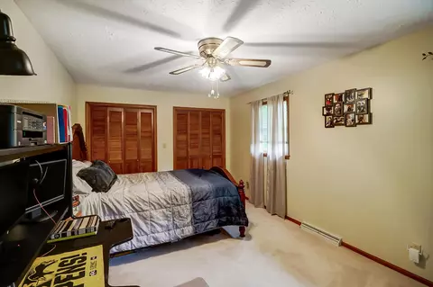 Bedroom - 1807 E River Rd, Marion, OH 43302 photo 6 of 7