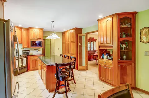 Kitchen - 1807 E River Rd, Marion, OH 43302 photo 2 of 7
