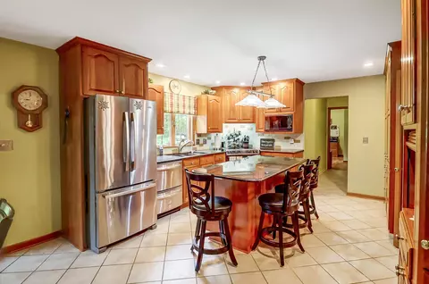Kitchen - 1807 E River Rd, Marion, OH 43302 photo 1 of 7