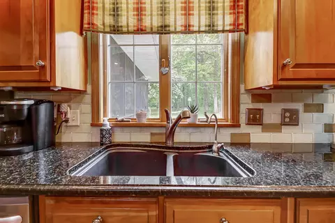 Kitchen - 1807 E River Rd, Marion, OH 43302 photo 5 of 7