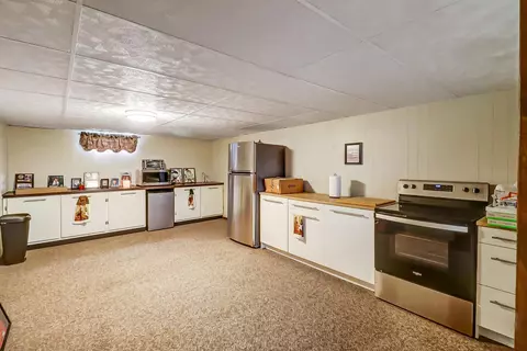 Kitchen - 1807 E River Rd, Marion, OH 43302 photo 6 of 7