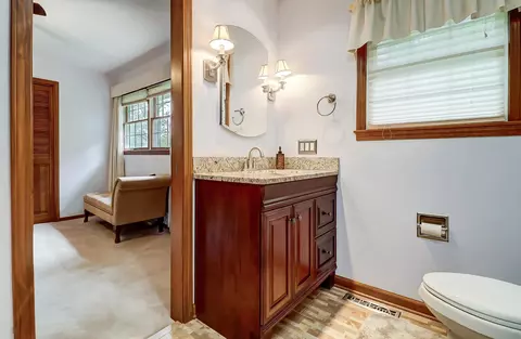 Bath - 1807 E River Rd, Marion, OH 43302 photo 3 of 7