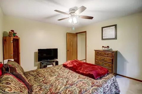 Bedroom - 1807 E River Rd, Marion, OH 43302 photo 4 of 7