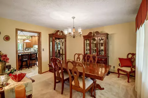 Dining - 1807 E River Rd, Marion, OH 43302 photo 3 of 3