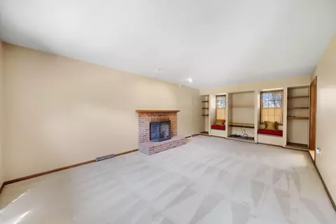 Living - 511 Northfield Dr, Circleville, OH 43113 photo 3 of 4