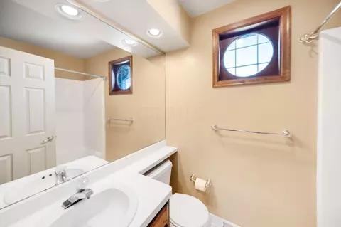 Bath - 511 Northfield Dr, Circleville, OH 43113 photo 6 of 6