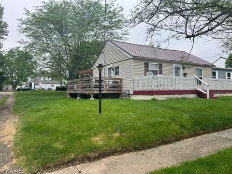 151 N High St, Mount Sterling, OH 43143