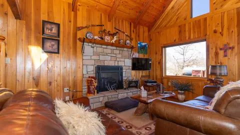 Living - 9055 Millertown Rd SE, Glouster, OH 45732 photo 3 of 7