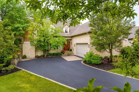 6055 Whitney Woods Ct, Columbus, OH 43213