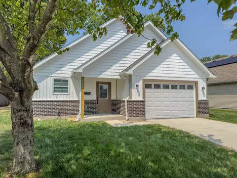 489 Kirkwood Dr, Fairborn, OH 45324