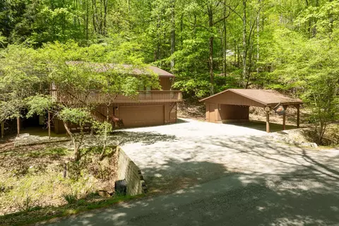 451 Hide-a-way Hills Ln, Sugar Grove, OH 43155