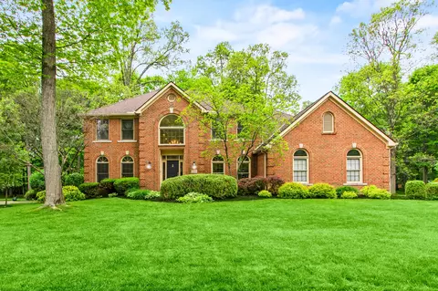 1358 Harrison Pond Dr, New Albany, OH 43054