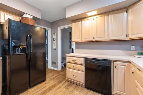 Kitchen - 835 Dartmouth Dr, Circleville, OH 43113 photo 4 of 6