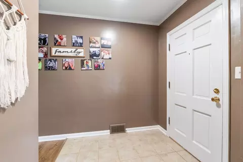 Entry Way - 835 Dartmouth Dr, Circleville, OH 43113 photo 1 of 4