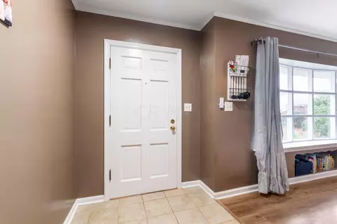 Entry Way - 835 Dartmouth Dr, Circleville, OH 43113 photo 2 of 4