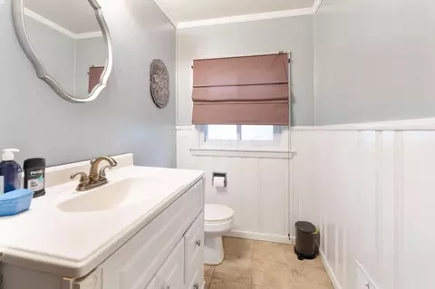 Bath - 835 Dartmouth Dr, Circleville, OH 43113 photo 2 of 6