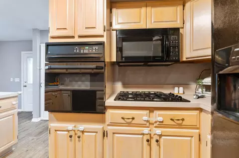 Kitchen - 835 Dartmouth Dr, Circleville, OH 43113 photo 6 of 6