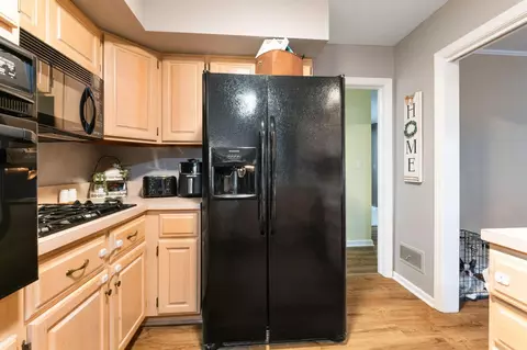 Kitchen - 835 Dartmouth Dr, Circleville, OH 43113 photo 3 of 6