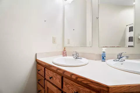 Bath - 7405 Long Pond Rd, Cable, OH 43009 photo 9 of 12