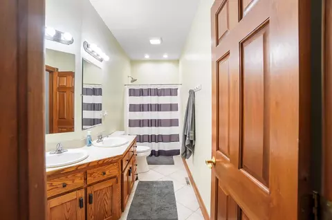 Bath - 7405 Long Pond Rd, Cable, OH 43009 photo 6 of 12