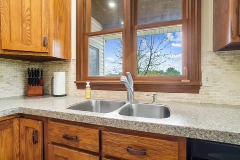 Kitchen - 7405 Long Pond Rd, Cable, OH 43009 photo 4 of 7