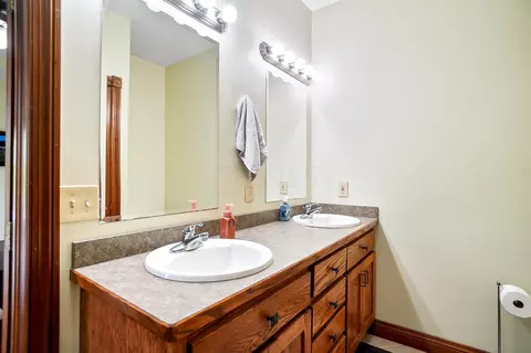 Bath - 7405 Long Pond Rd, Cable, OH 43009 photo 3 of 12