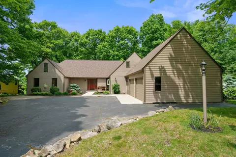 531 Deer Trail Dr, Thornville, OH 43076
