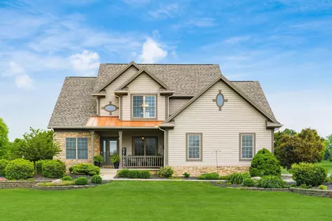 4588 Meadowgrove Dr NW, Carroll, OH 43112