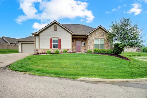 5358 E Sheffield Cir, Zanesville, OH 43701