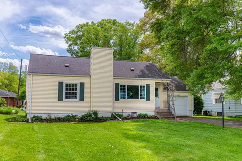 202 Hillcrest Dr, Mount Vernon, OH 43050