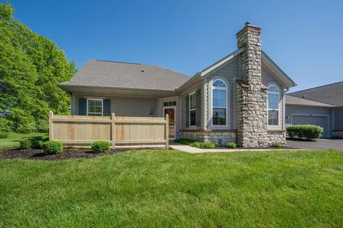 6110 Brickside Dr #18, New Albany, OH 43054