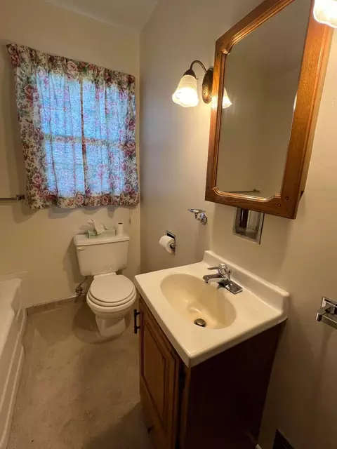 Bath - 552 Northridge Rd, Circleville, OH 43113 photo 3 of 4