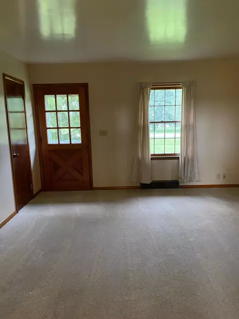 Living - 552 Northridge Rd, Circleville, OH 43113 photo 2 of 2