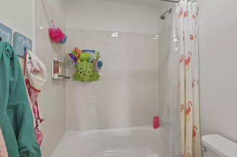 Bath - 652 Green Forest Pl, Lithopolis, OH 43136 photo 5 of 8