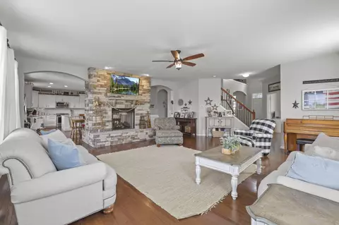 Living - 652 Green Forest Pl, Lithopolis, OH 43136 photo 4 of 6