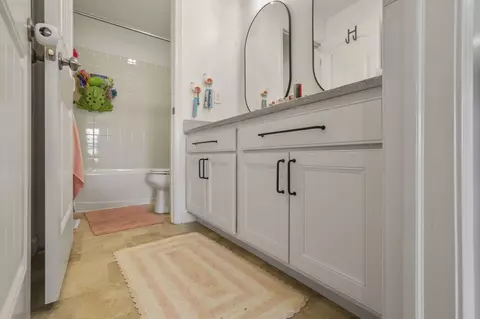 Bath - 652 Green Forest Pl, Lithopolis, OH 43136 photo 6 of 8