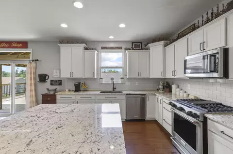 Kitchen - 652 Green Forest Pl, Lithopolis, OH 43136 photo 5 of 7